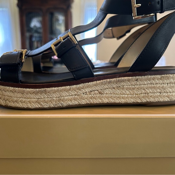 Michael Kors Sandal - Picture 3 of 7